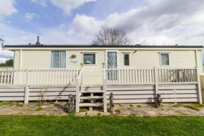 Superb pet friendly caravan for hire at Breydon Water in Norfolk ref 10089B